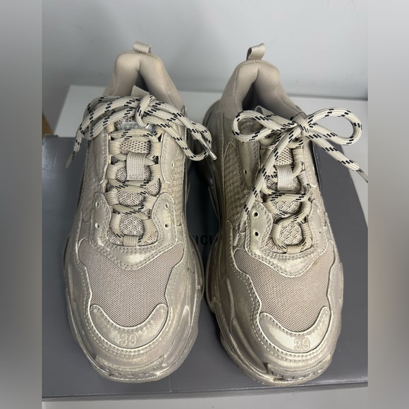 Balenciaga Triple S Low Top Sneakers in Womans Size 39 - Picture 6 of 10